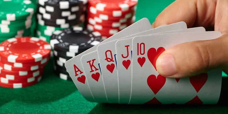 Poker-cung-la-tro-choi-hap-dan-o-casino-8Kbet